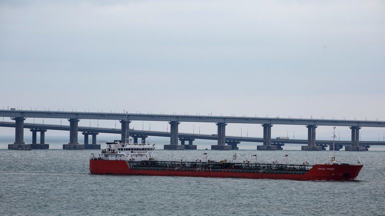 Tàu chở dầu bị xuồng không người lái tấn công gây hư hại ở ngoài khơi Crimea