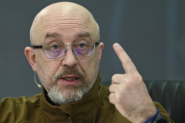 Báo Ukraine: Tổng thống Zelensky 'đang tìm người thay thế Bộ trưởng Quốc phòng'