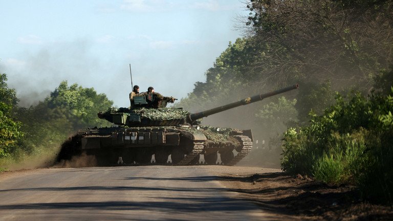 Nga nói Ukraine tổn thất nặng nề, Kiev tuyên bố vượt phòng tuyến đầu tiên
