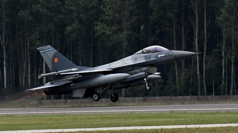 Báo Mỹ: Ukraine nhận thêm tin không vui về chương trình huấn luyện phi công lái F-16