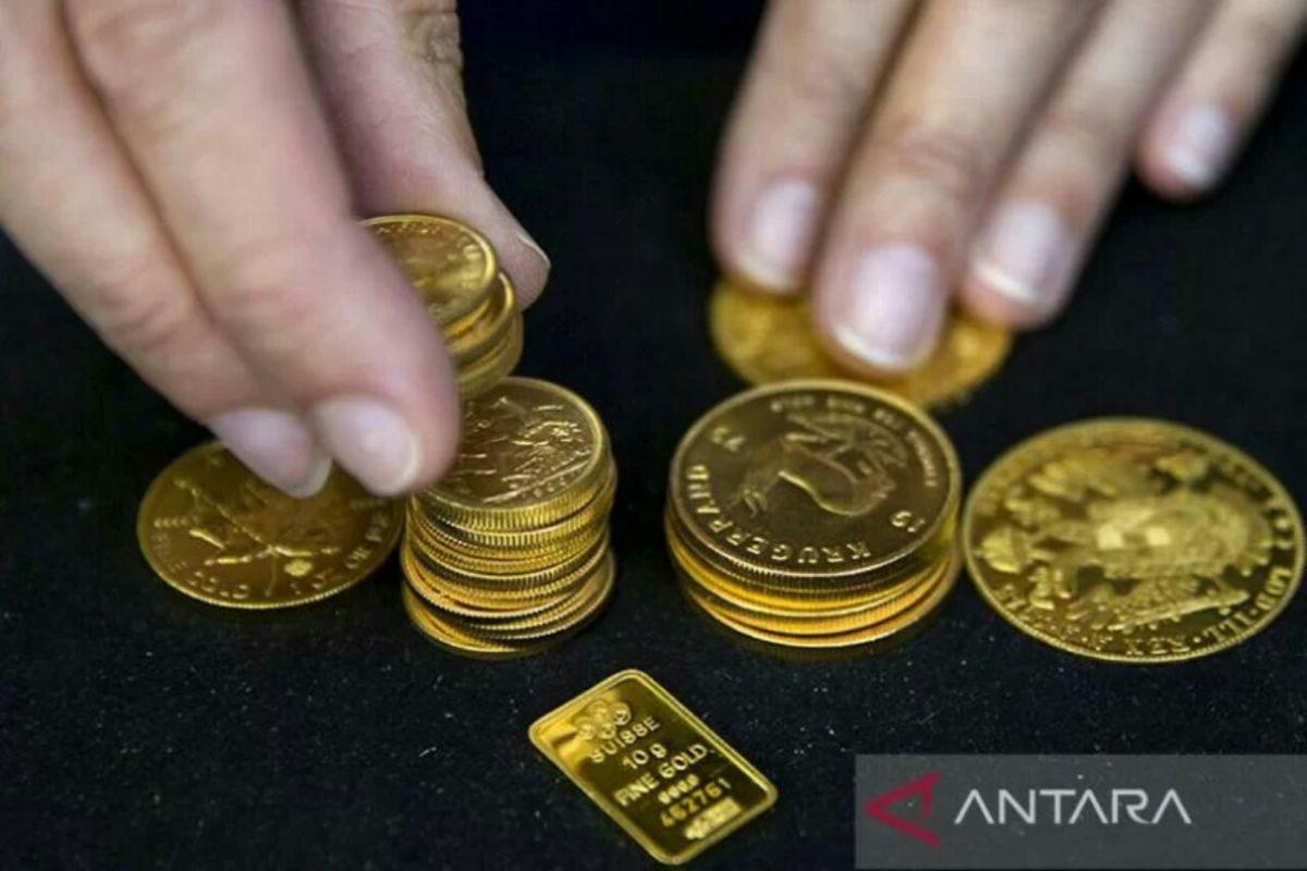 Emas naik tipis setelah berada di harga terendah dalam tiga minggu