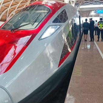 Uji Coba Kereta Cepat Jakarta-Bandung Gratis Dimulai Hari Ini untuk Masyarakat Sekitar Jalur KA