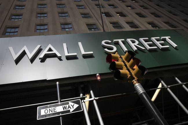 Wall Street Ditutup Mixed, Imbal Hasil Naik dan Saham Produsen Chip Turun