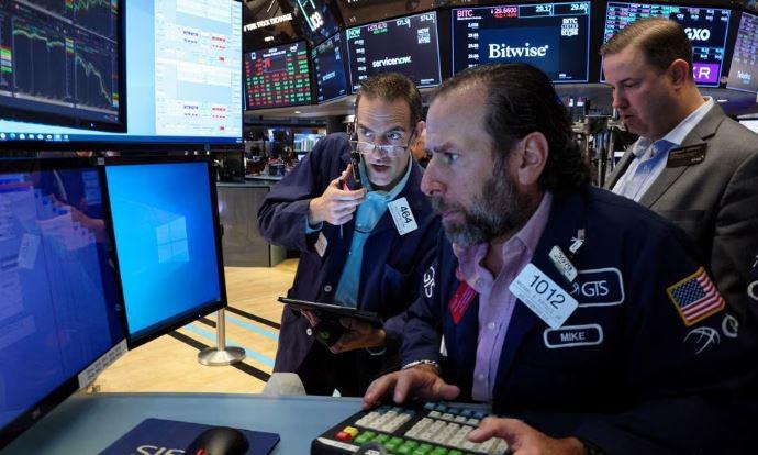Wall Street Ditutup ke Zona Merah Terseret Sentimen Pendapatan Emiten AS
