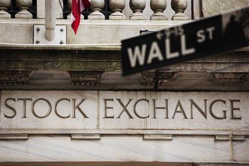 Wall Street Ditutup Menguat, Investor Menanti Pidato Jerome Powell