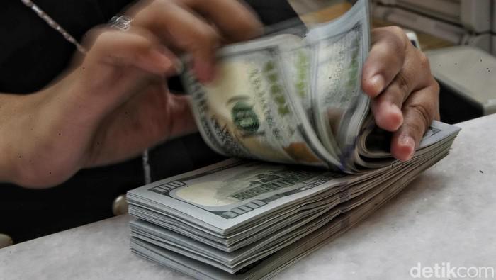 Dolar AS Kamis Pagi Menguat 0,11% di Rp 15.709
