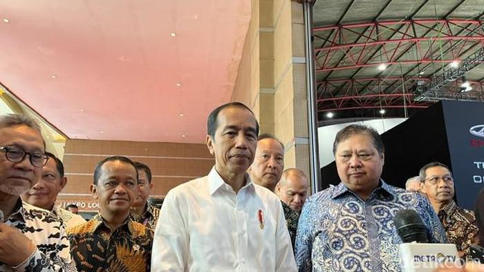 Jokowi: Masa Depan Industri Otomotif RI Bikin Mobil Listrik!