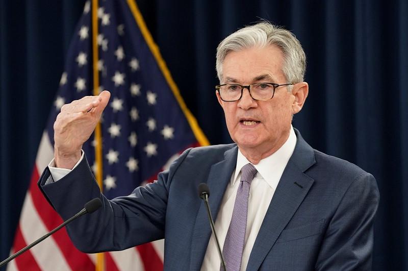Menakar Pidato Powell ke Pasar: Dolar Melemah, Pasar Saham Menguat