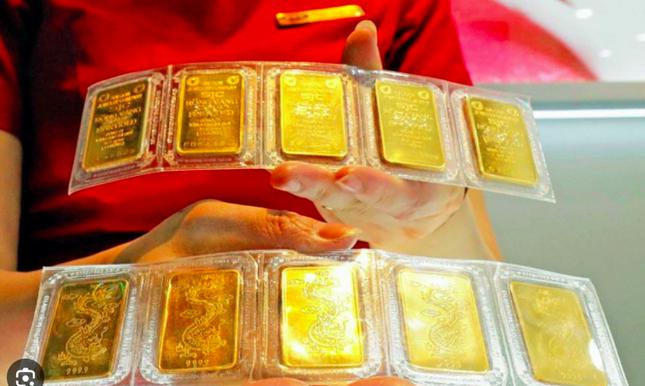 Giá vàng liên tiếp giảm, người mua lỗ hơn 4 triệu đồng/lượng