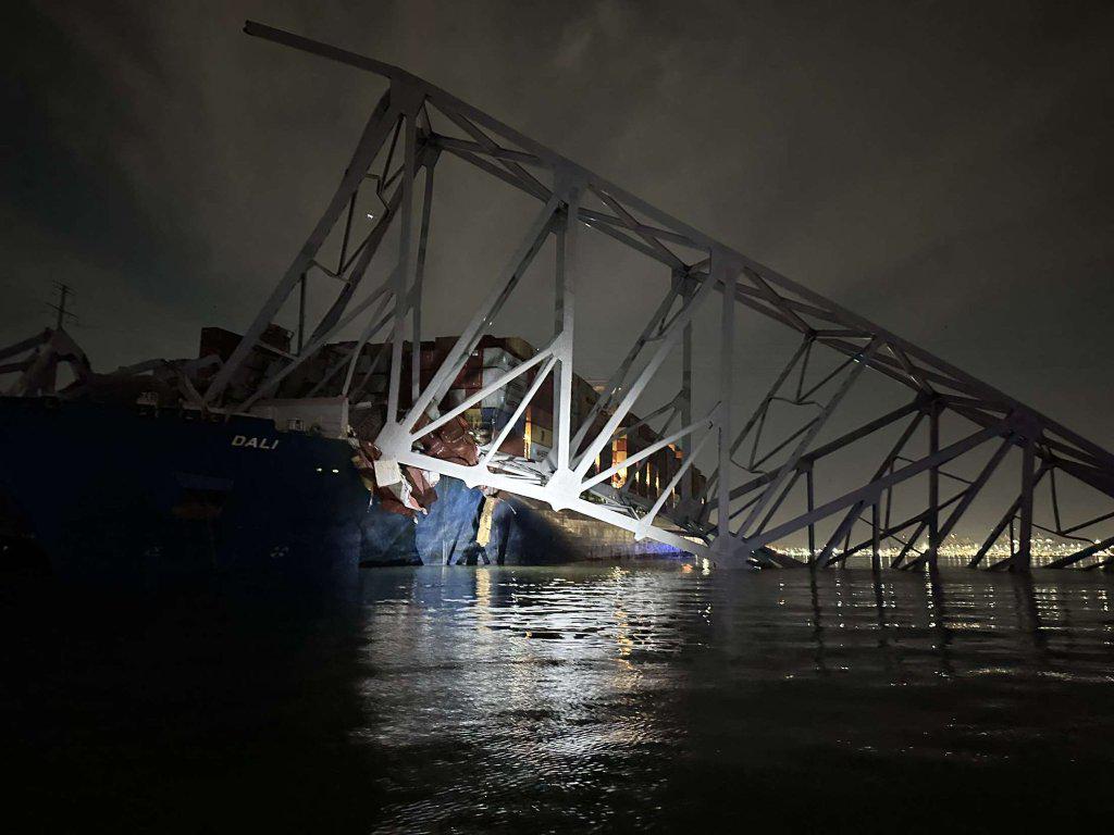 马士基盘前跌超5%，公司货轮撞塌巴尔的摩大桥，或影响周边港口航运