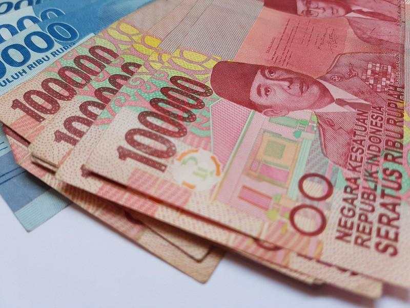 Rupiah Melemah ke Rp15.205 per USD Jelang Pidato The Fed dan Inflasi PCE